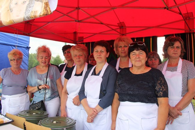 Z dożynkowymi wieńcami