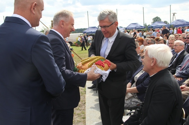 Z dożynkowymi wieńcami