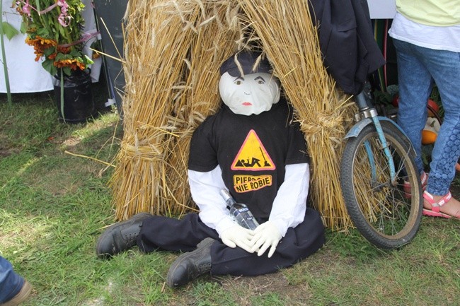 Z dożynkowymi wieńcami