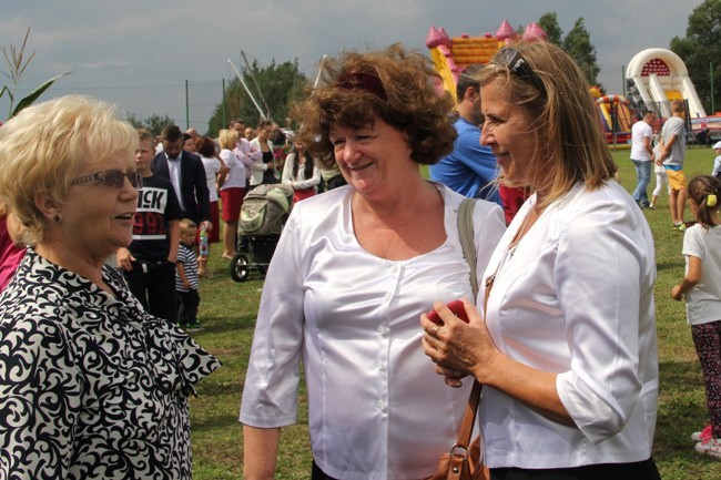 Z dożynkowymi wieńcami