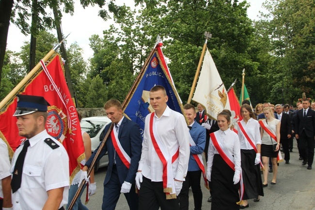 Z dożynkowymi wieńcami