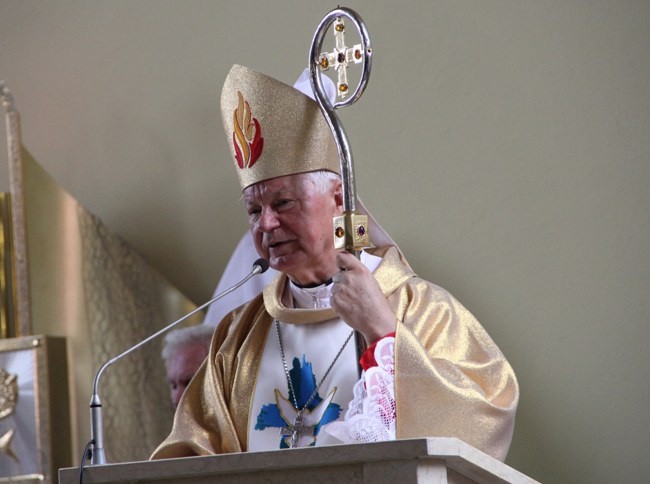 Z dożynkowymi wieńcami