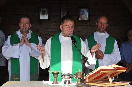 Krzyż i kaplica na Buczniku