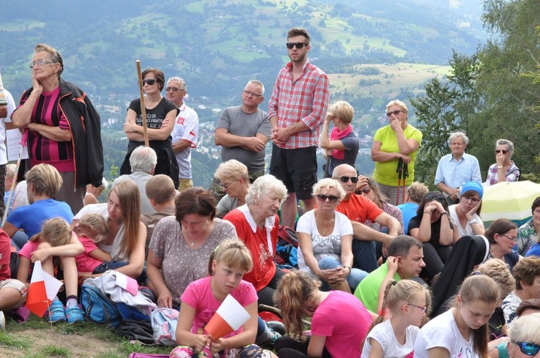 Krzyż i kaplica na Buczniku