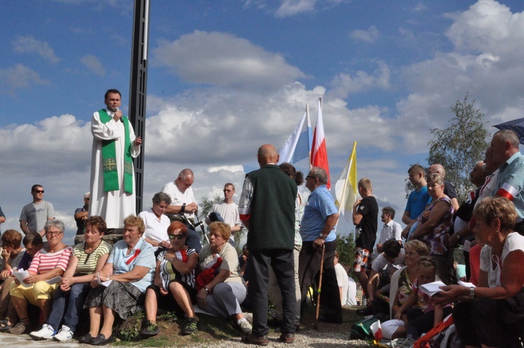 Krzyż i kaplica na Buczniku