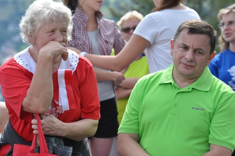 Krzyż i kaplica na Buczniku