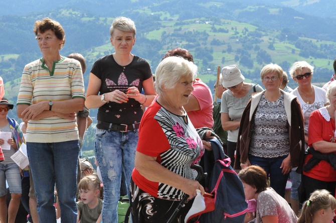 Krzyż i kaplica na Buczniku