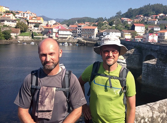 Ks. Andrzej Preuss i ks. Grzegorz Puchalski w drodze do Santiago de Compostela