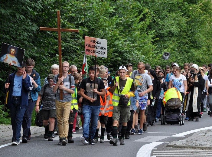 Pielgrzymi miłosierdzia w drodze