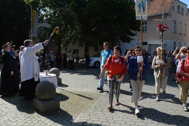 Wejście do Strzelec Opolskich