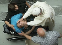 Papieska modlitwa nad chorym