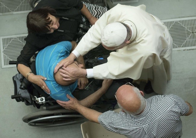 Papieska modlitwa nad chorym