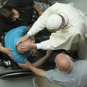 Papieska modlitwa nad chorym