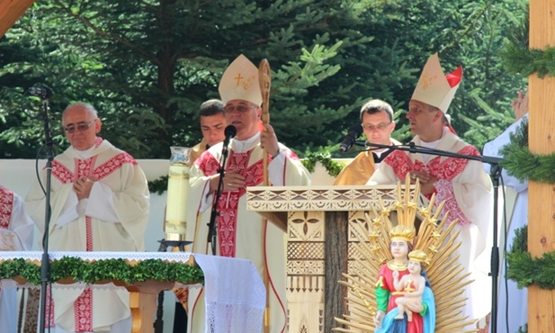 Modlitwie przewodniczyli biskupi: Tomas Galis i Roman Pindel, a także ks. prał. Adam Rucki, delegat bp. Frantiszka Lobkowica