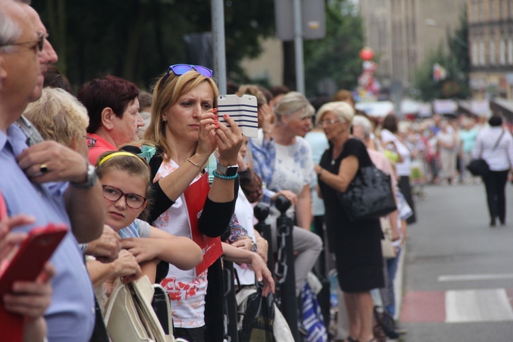 Pielgrzymka kobiet do Piekar cz. I