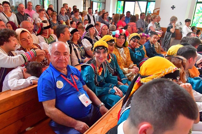 Folklor świata pod Giewontem - Msza św. o pokój na świecie