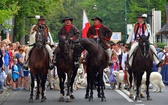 Folklor świata pod Giewontem - korowód przez miasto