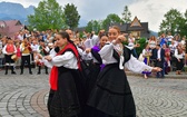 Folklor świata pod Giewontem - korowód przez miasto