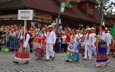 Folklor świata pod Giewontem - korowód przez miasto