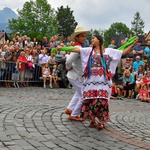 Folklor świata pod Giewontem - korowód przez miasto