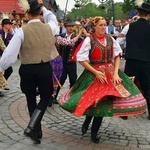 Folklor świata pod Giewontem - korowód przez miasto