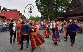 Folklor świata pod Giewontem - korowód przez miasto