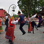 Folklor świata pod Giewontem - korowód przez miasto