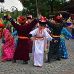 Folklor świata pod Giewontem - korowód przez miasto