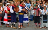 Folklor świata pod Giewontem - korowód przez miasto