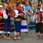 Folklor świata pod Giewontem - korowód przez miasto