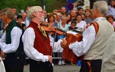 Folklor świata pod Giewontem - korowód przez miasto