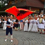 Folklor świata pod Giewontem - korowód przez miasto