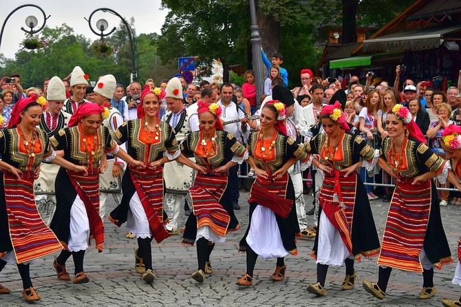 Folklor świata pod Giewontem - korowód przez miasto