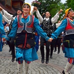 Folklor świata pod Giewontem - korowód przez miasto