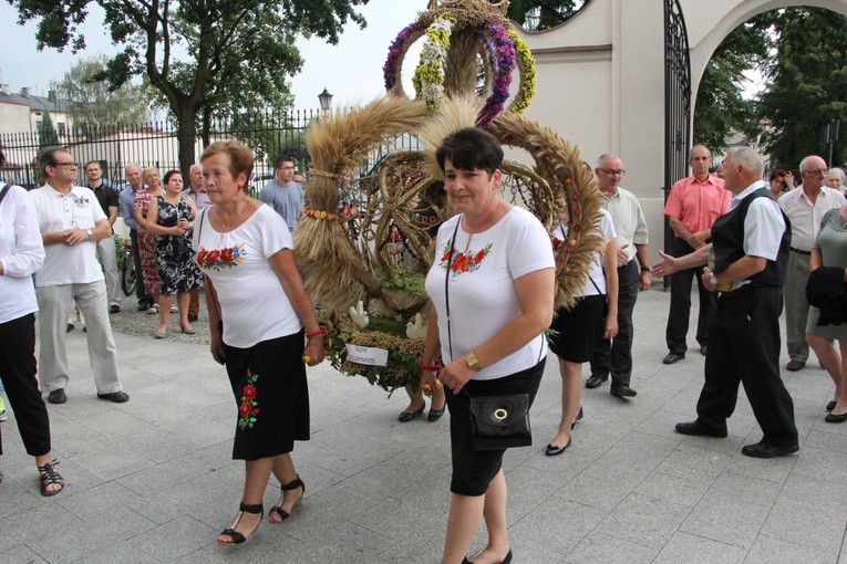 Dożynki w katedrze łowickiej