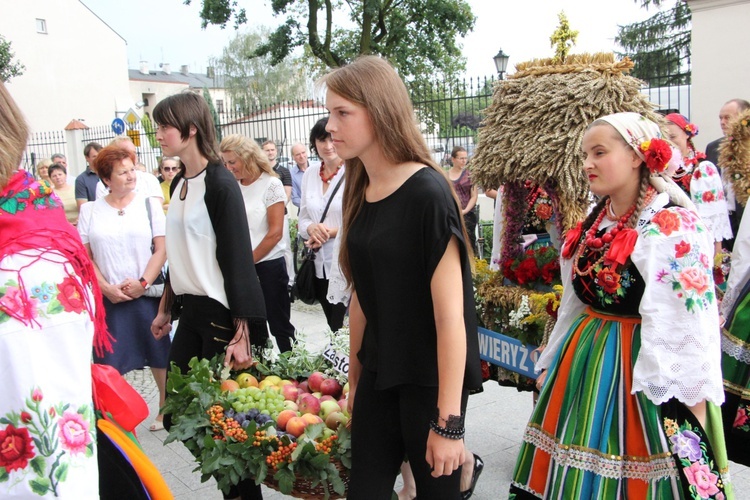 Dożynki w katedrze łowickiej