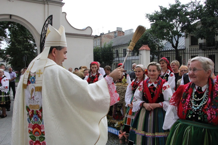 Dożynki w katedrze łowickiej