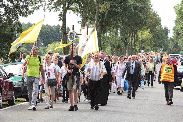 Pielgrzymi z Żychlina w drodze do Suserza.