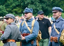 ►	 Mózgiem tego wydarzenia był historyk Przemysław Bednarczyk (drugi od prawej).