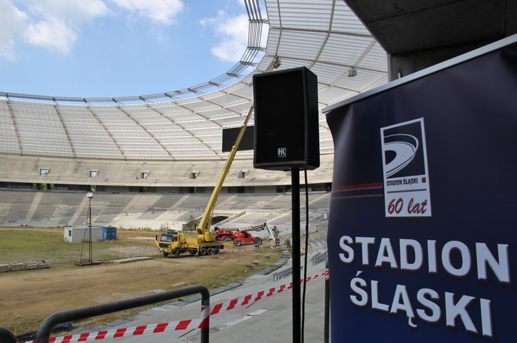 Stadion Śląski rok przed otwarciem