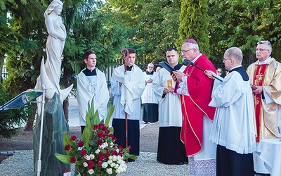 ▲	Uroczystościom ku czci patrona parafii i współpatrona diecezji przewodniczył bp Edward Dajczak.  