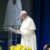 Papież zrezygnował z katechezy, aby modlić się za ofiary trzęsienia