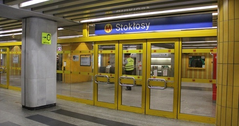 Na szczęście pakunek, pozostawiony na stacji metra Stokłosy, okazał się zapomnianym bagażem