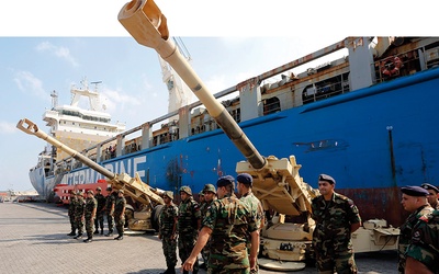 Stany Zjednoczone w sierpniu przysłały Libanowi 50 pojazdów opancerzonych, 40 dział i 50 wyrzutni granatów.