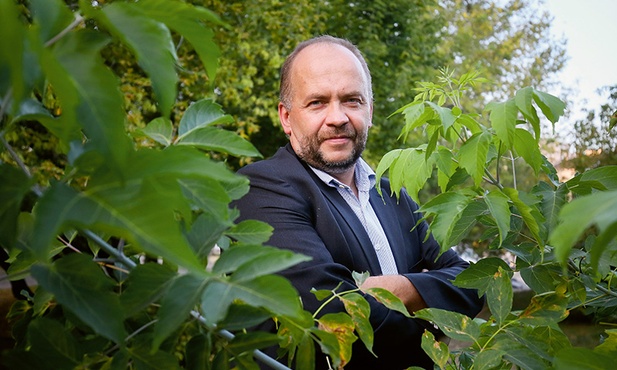 W 2015 r. z pracy w Centrum Zdrowia Dziecka wyrzucono  dr. Marka Bachańskiego. Leczył on preparatami z marihuany małych pacjentów, którym nie pomagały inne leki.