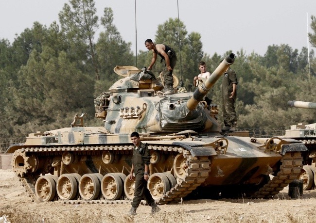 Kolejne tureckie czołgi wjechały do Syrii