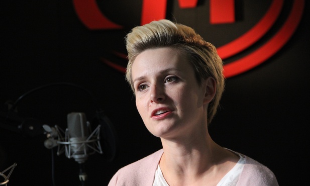 Marta Sudnik-Paluch podczas nagrania w studiu Radia eM