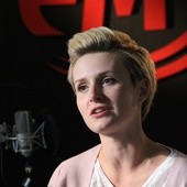 Marta Sudnik-Paluch podczas nagrania w studiu Radia eM