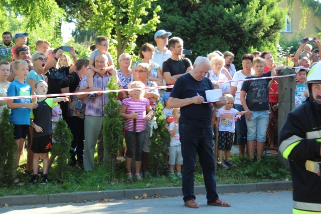 Pożar kościoła w Jawiszowicach - ćwiczenia strażaków