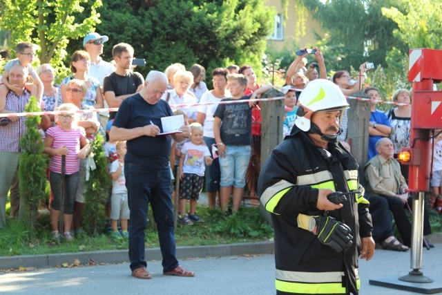 Pożar kościoła w Jawiszowicach - ćwiczenia strażaków